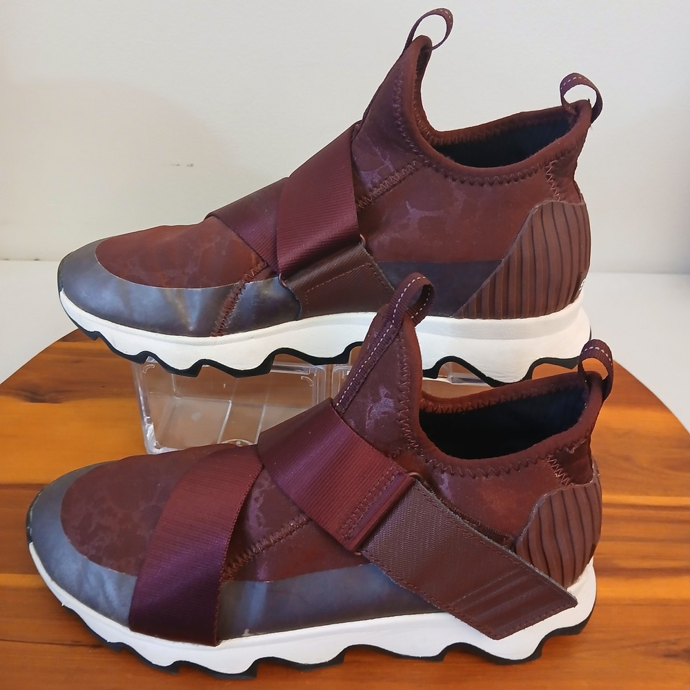 Sorel Kinetic Walking Shoes Womens 8 Burgundy Strap Sneakers NL3126-624